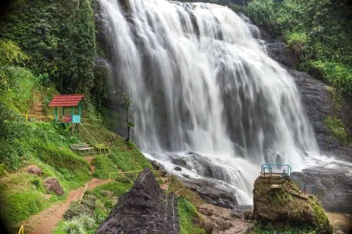 10 Wisata Alam Paling Menawan di Jawa Barat yang Harus Anda Kunjungi